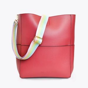 ❤️NWT Mersi Demi Bucket Rasberry Vegan Leather